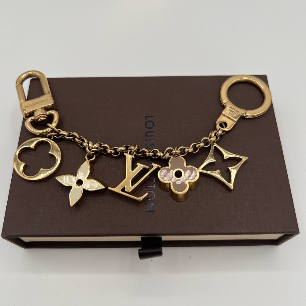 Louis Vuitton Gold Charm Key charm ❤️Authentic
